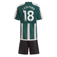 Koszulka piłkarska Manchester United Casemiro #18 Strój wyjazdowy dla dzieci 2023-24 tanio Krótki Rękaw (+ Krótkie spodenki)